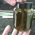 Aquí te mostramos cómo extraer el aceite de cualquier planta que tengas en casa en tan solo 5 minutos