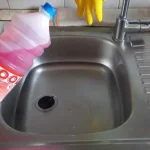 Mezcla alcohol con agua caliente, ahorra mucho: el secreto de nuestras abuelas