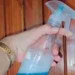 Simplemente rocíe esto en sus viejos muebles de madera y brillará como nunca antes.
