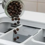 Add black peppercorns to your washing machine: what happens to your laundry?