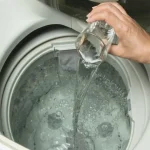 That’s why with half a glass of vinegar in your laundry you can do without detergent and fabric softener