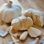 These mistakes are made by 90% of gardeners when planting garlic, due to which the heads grow small